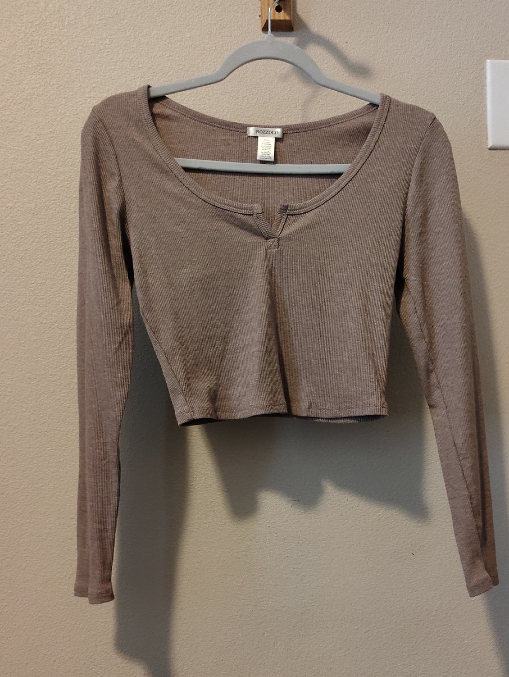 Bozzolo Long-Sleeve Ribbed Cropped Top in Taupe